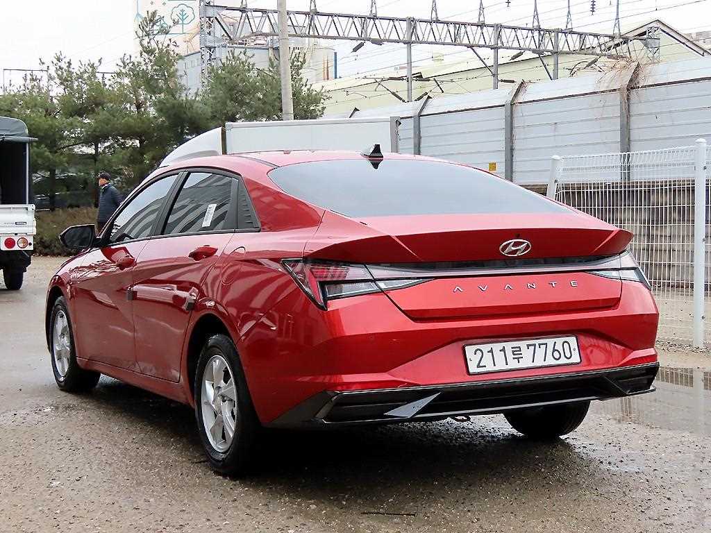 HYUNDAI Avante - Vista 4