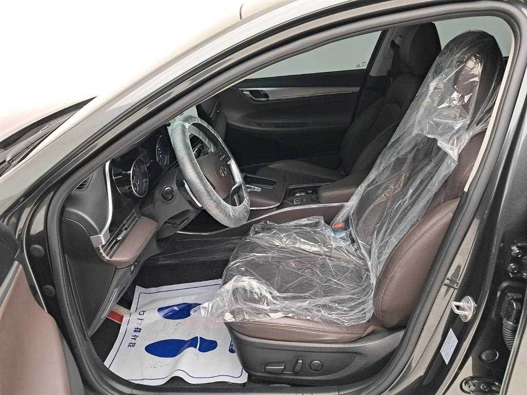 HYUNDAI Grandeur - Vista 11