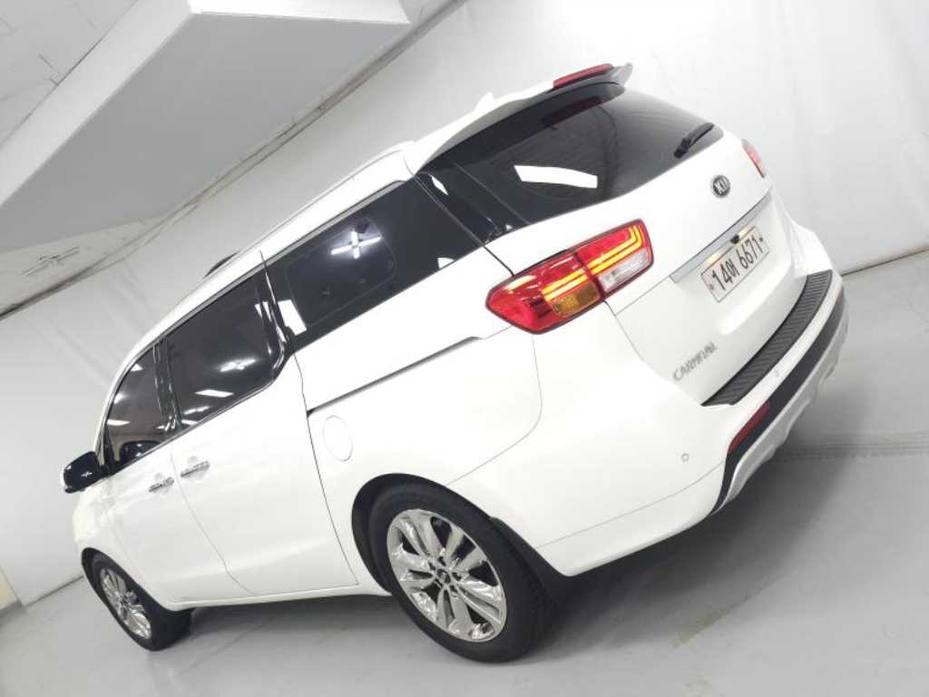 KIA Carnival - Vista 3