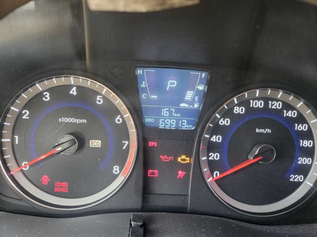 HYUNDAI Accent - Vista 10