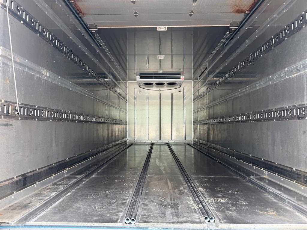 medium and large cargo truck - Vista 9