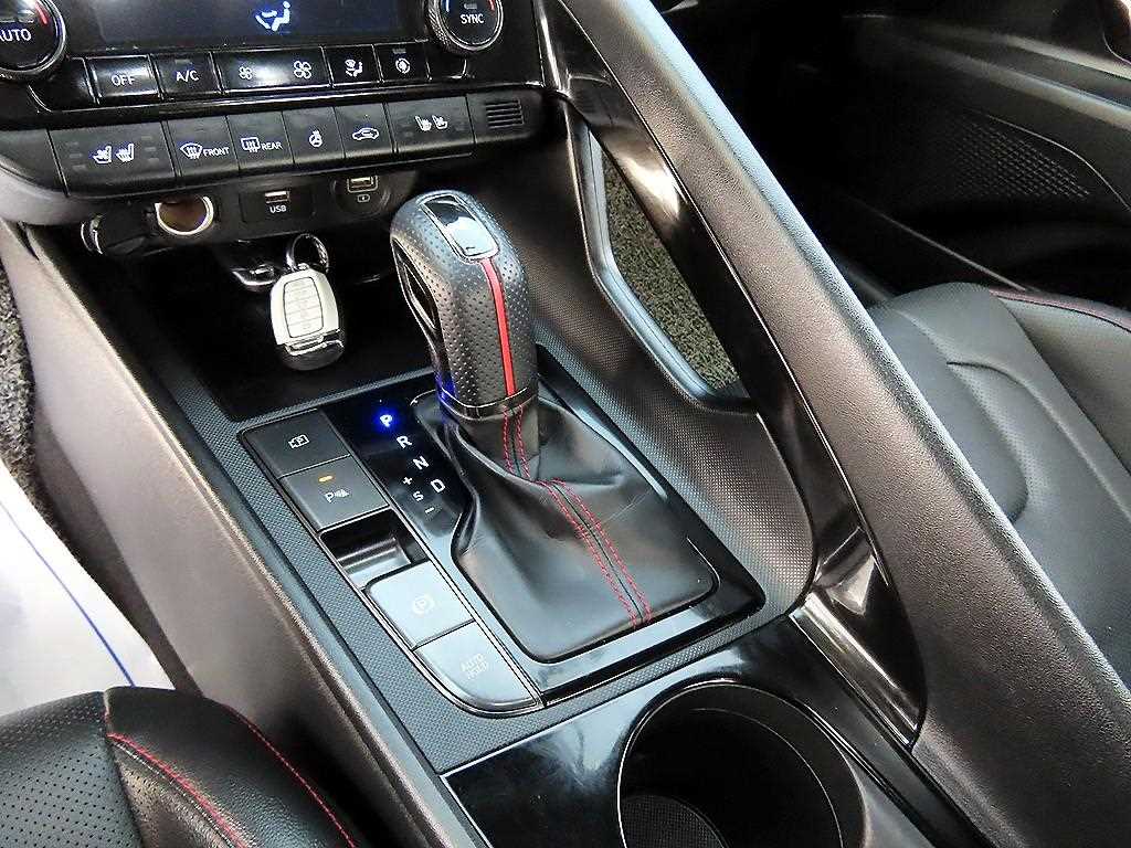 HYUNDAI Avante - Vista 10