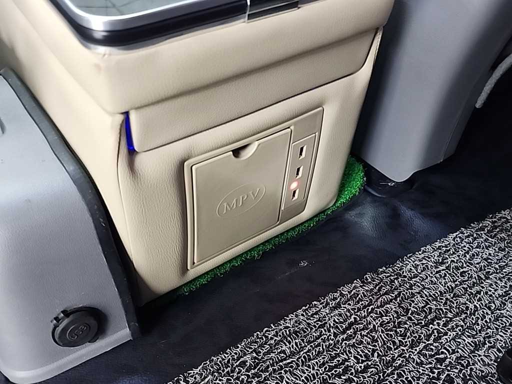 HYUNDAI Starex - Vista 12