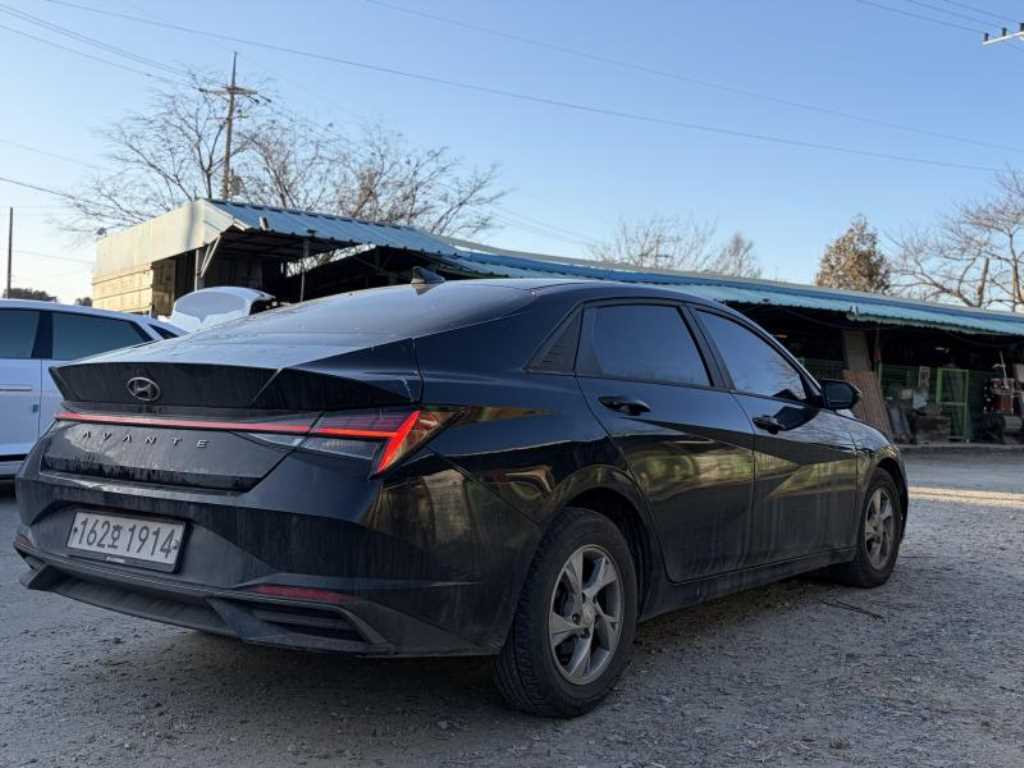 HYUNDAI Avante - Vista 5