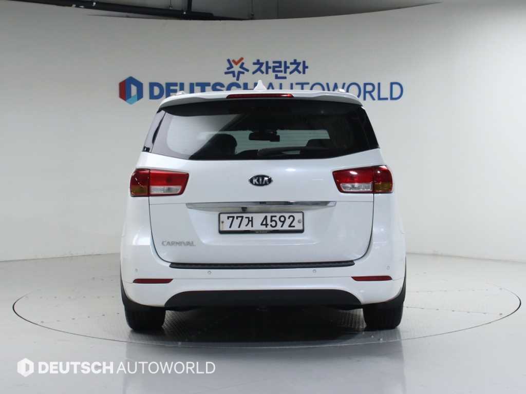 KIA Carnival - Vista 4