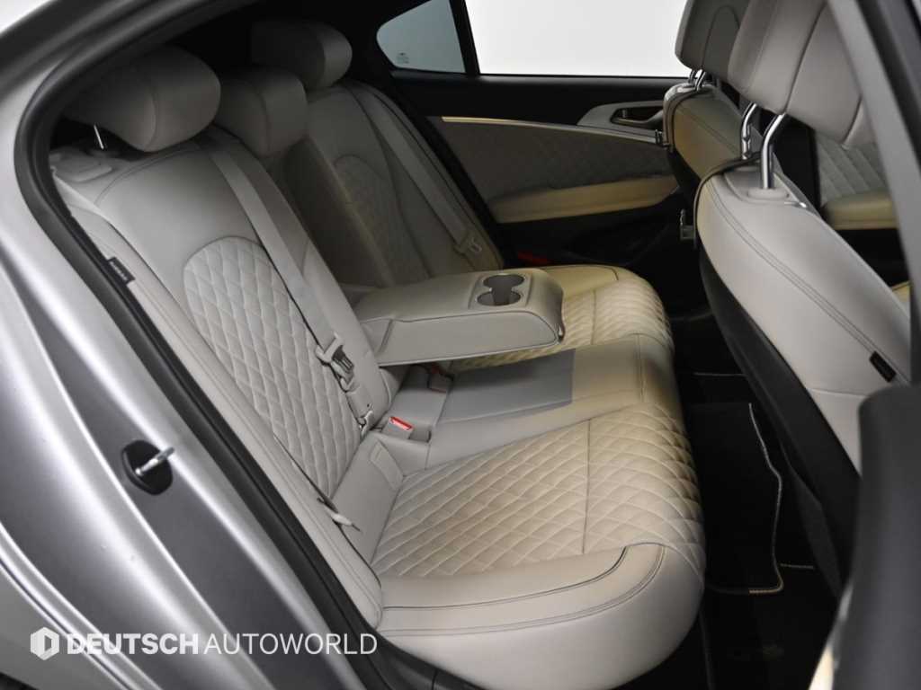 Genesis G70 - Vista 12