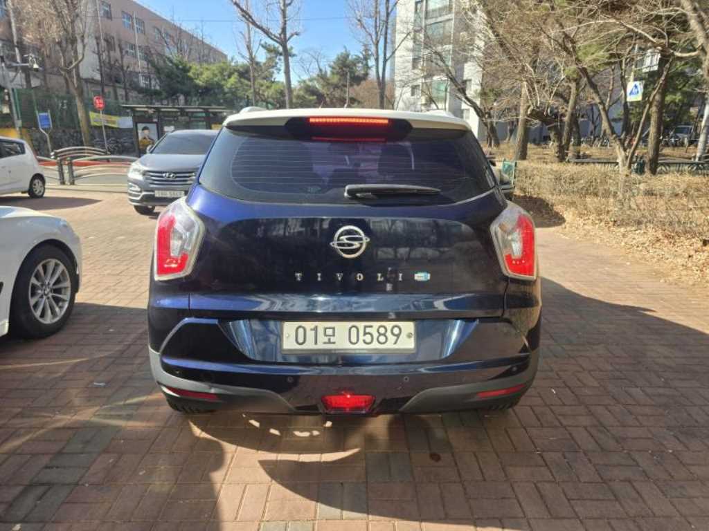 Ssangyong Tivoli - Vista 4