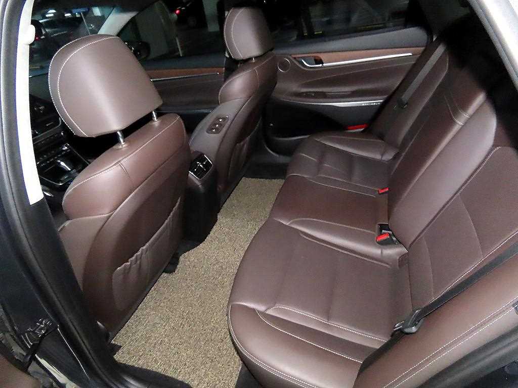 HYUNDAI Grandeur - Vista 7