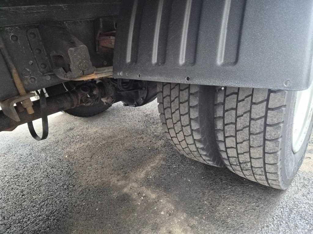 medium and large cargo truck - Vista 9