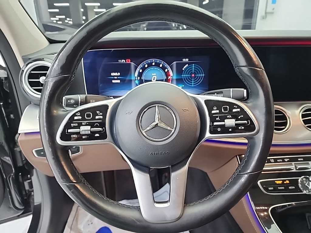 Mercedes Benz E class - Vista 9