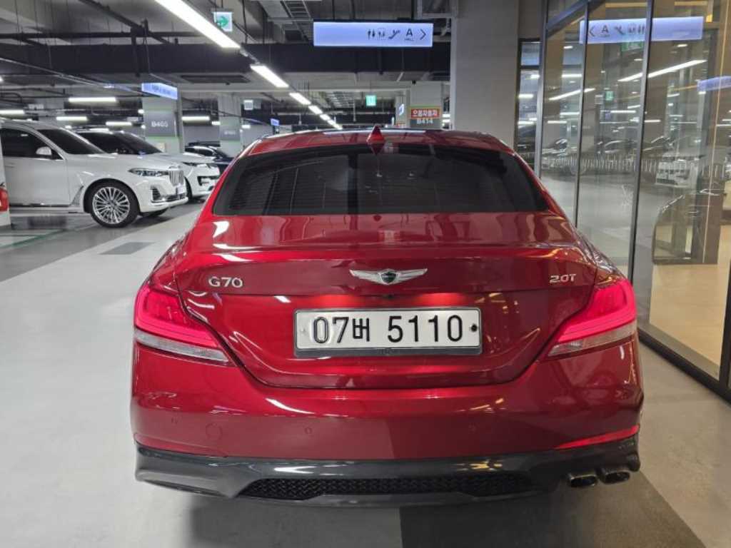 Genesis G70 - Vista 5