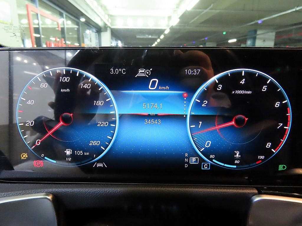 Mercedes Benz GLB Class - Vista 9