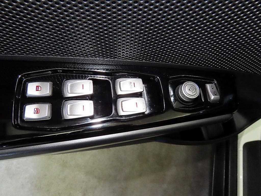 Ssangyong Tivoli 2017 Blanco - Importación desde Corea - HF Imports Iquique - Foto 13