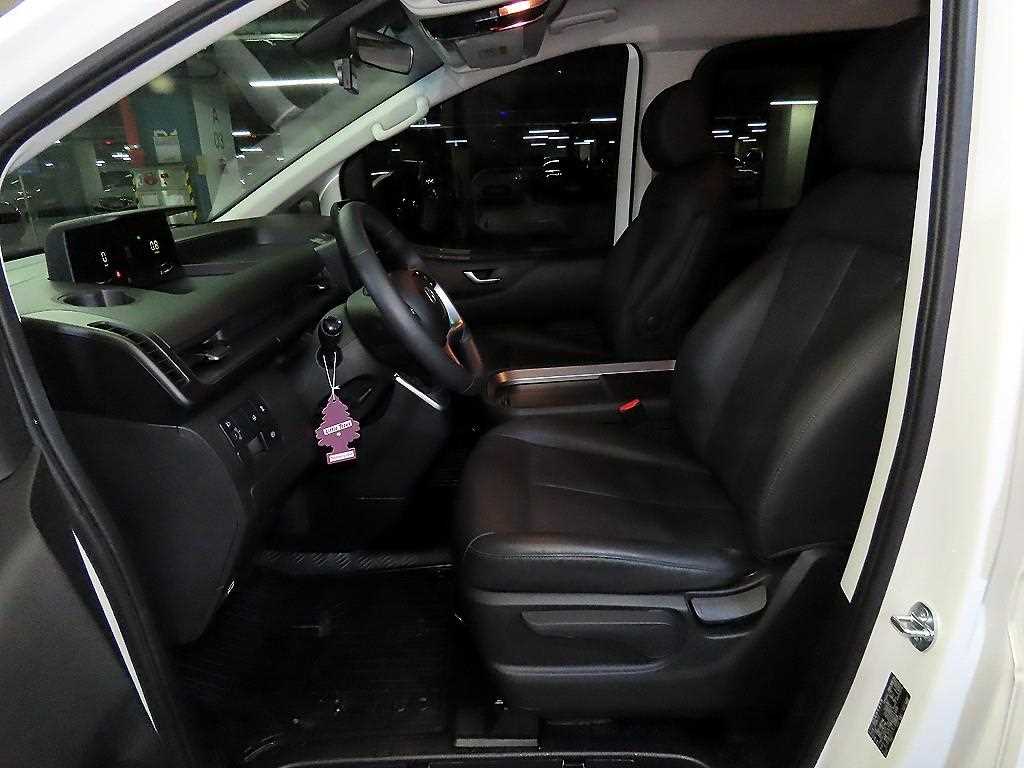 HYUNDAI Staria - Vista 6