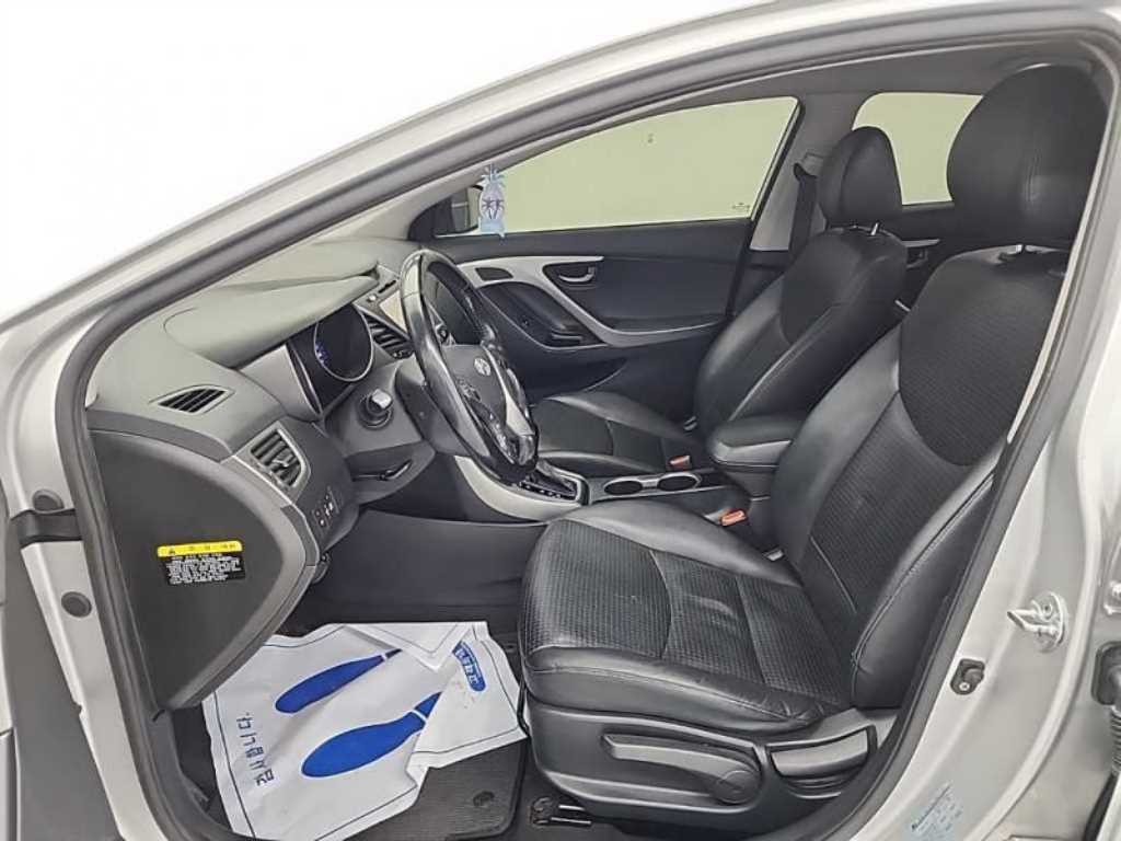 HYUNDAI Avante - Vista 11