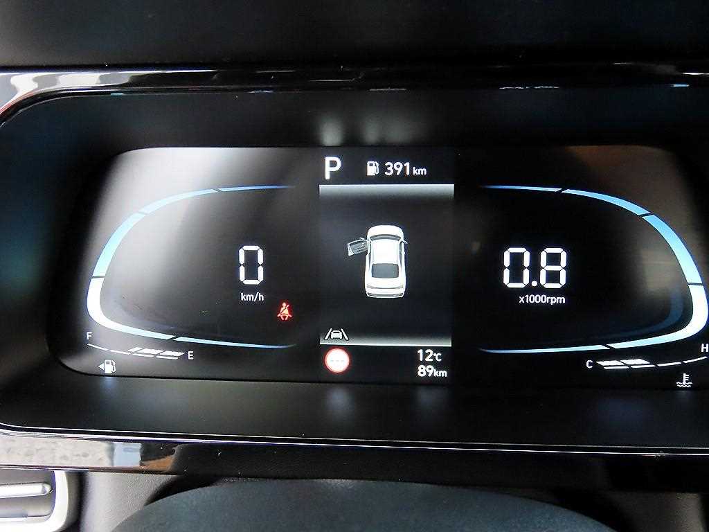 HYUNDAI Avante - Vista 9