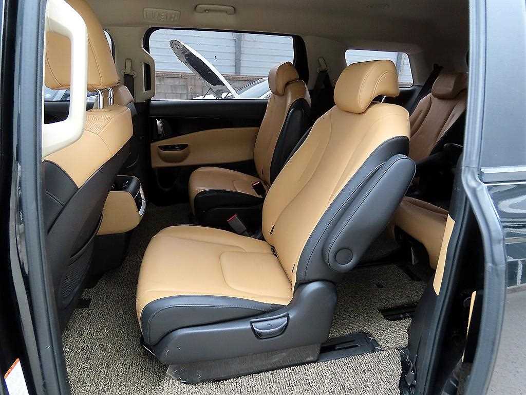 KIA Carnival - Vista 6