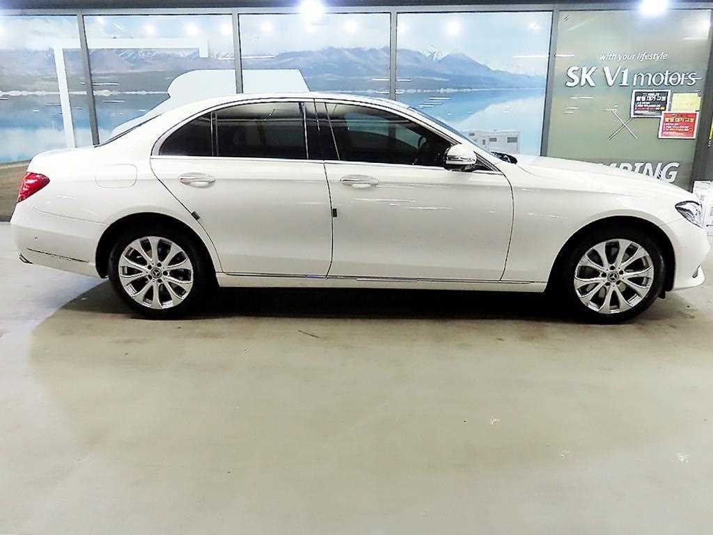 Mercedes Benz E class - Vista 3