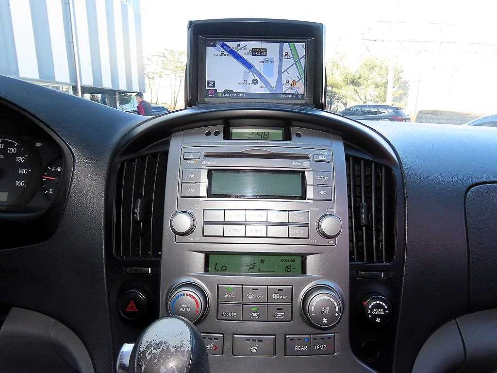 HYUNDAI Starex - Vista 9