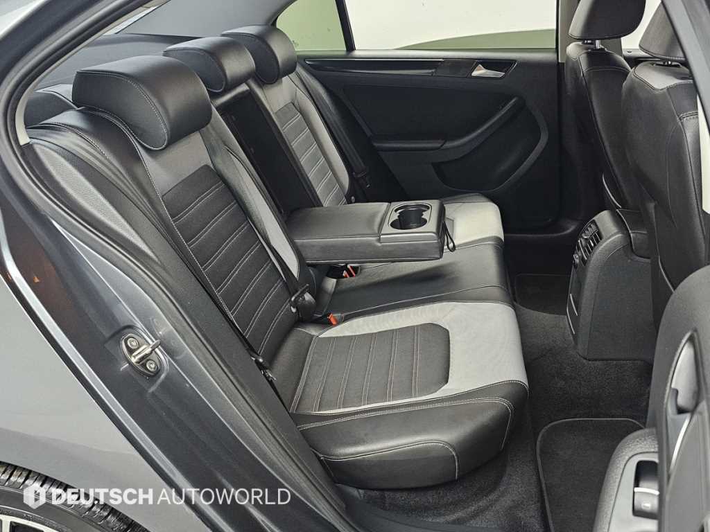Volkswagen Jetta - Vista 12