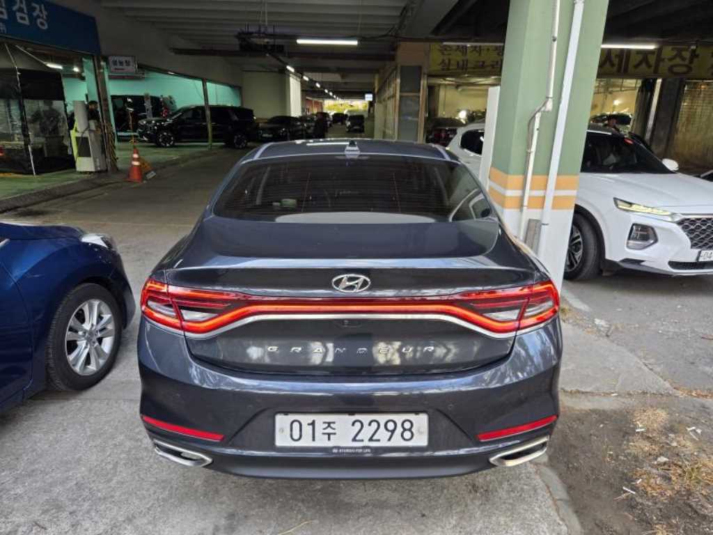 HYUNDAI Grandeur - Vista 3