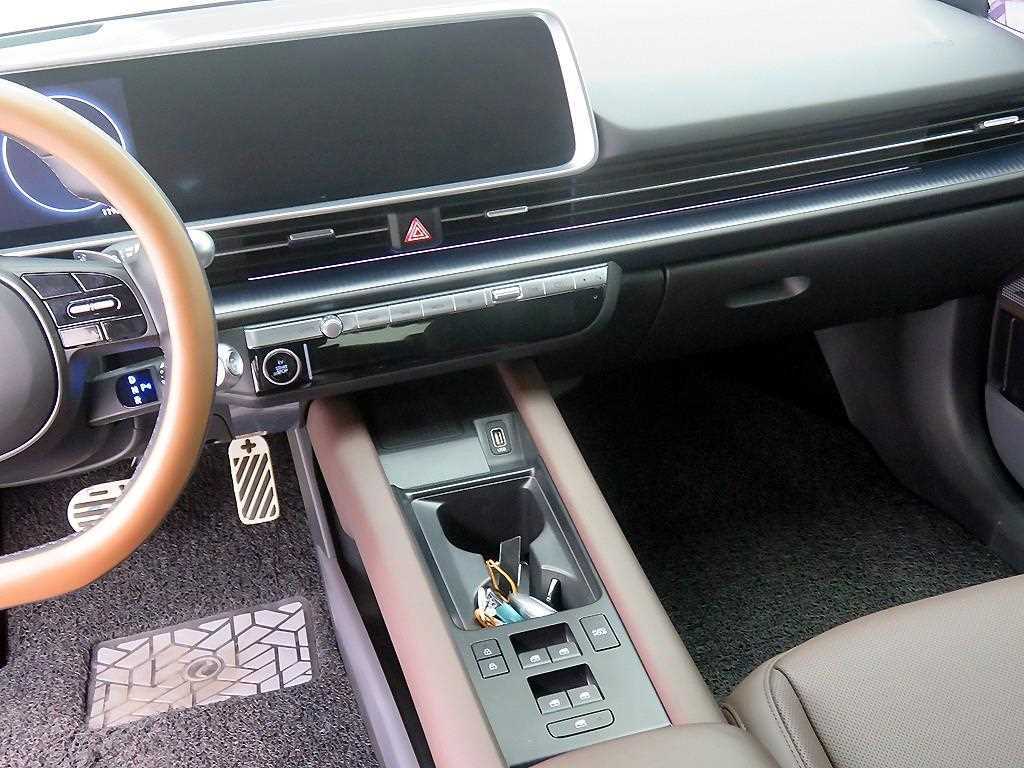 HYUNDAI Ioniq 6 - Vista 11