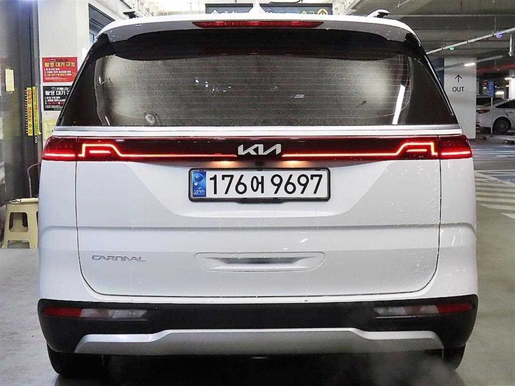 KIA Carnival - Vista 5