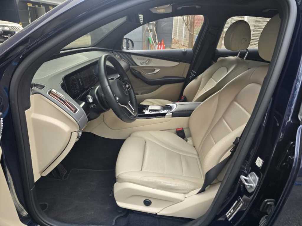 Mercedes Benz EQC - Vista 4