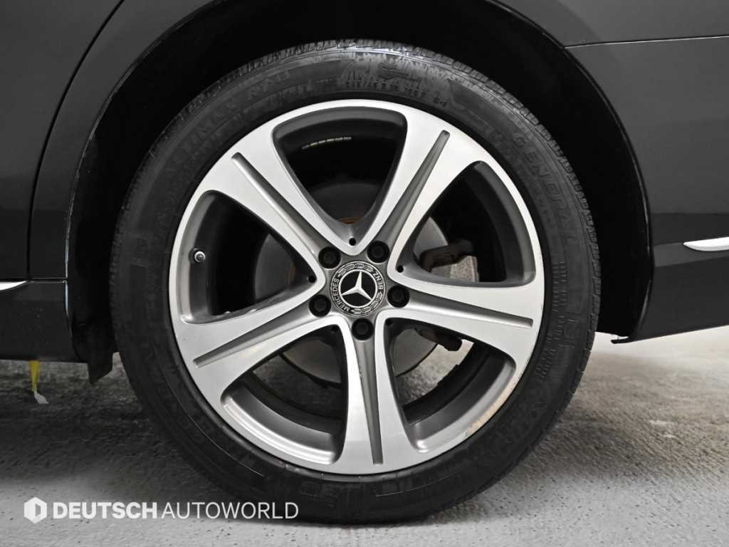 Mercedes Benz E class - Vista 5