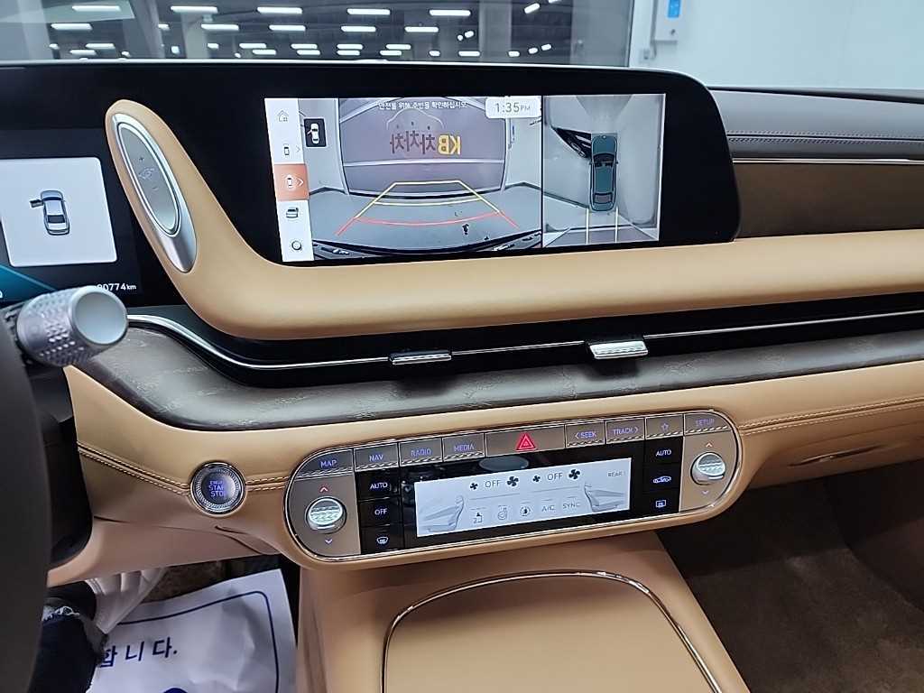 Genesis G90 - Vista 10