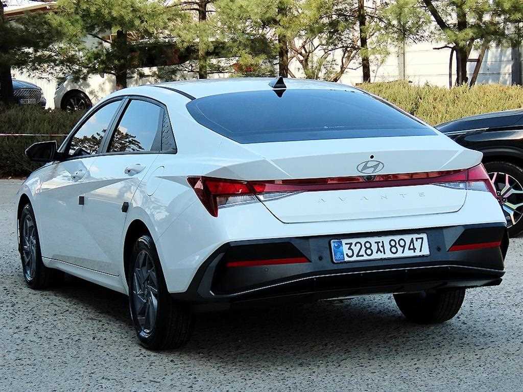 HYUNDAI Avante - Vista 3