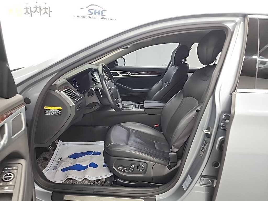 HYUNDAI Genesis - Vista 11