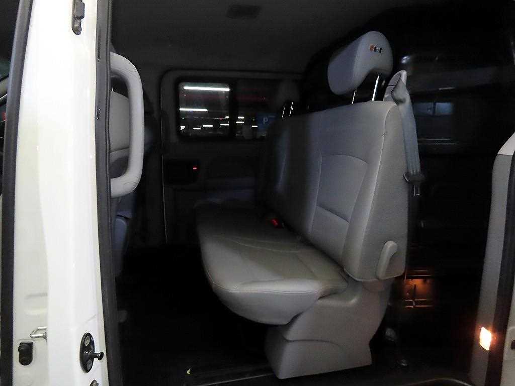 HYUNDAI Starex - Vista 7