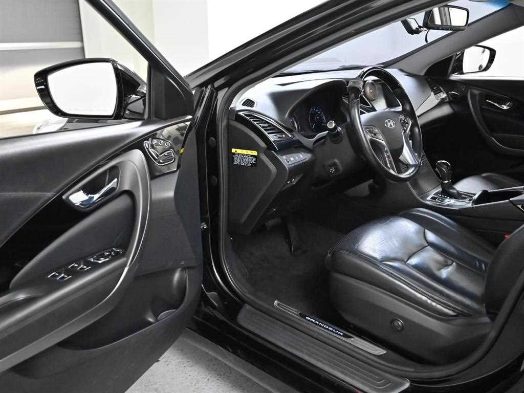 HYUNDAI Grandeur - Vista 11