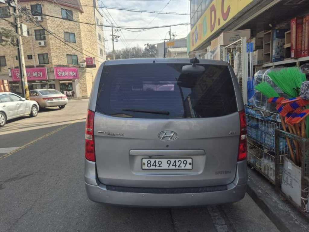 HYUNDAI Starex - Vista 2