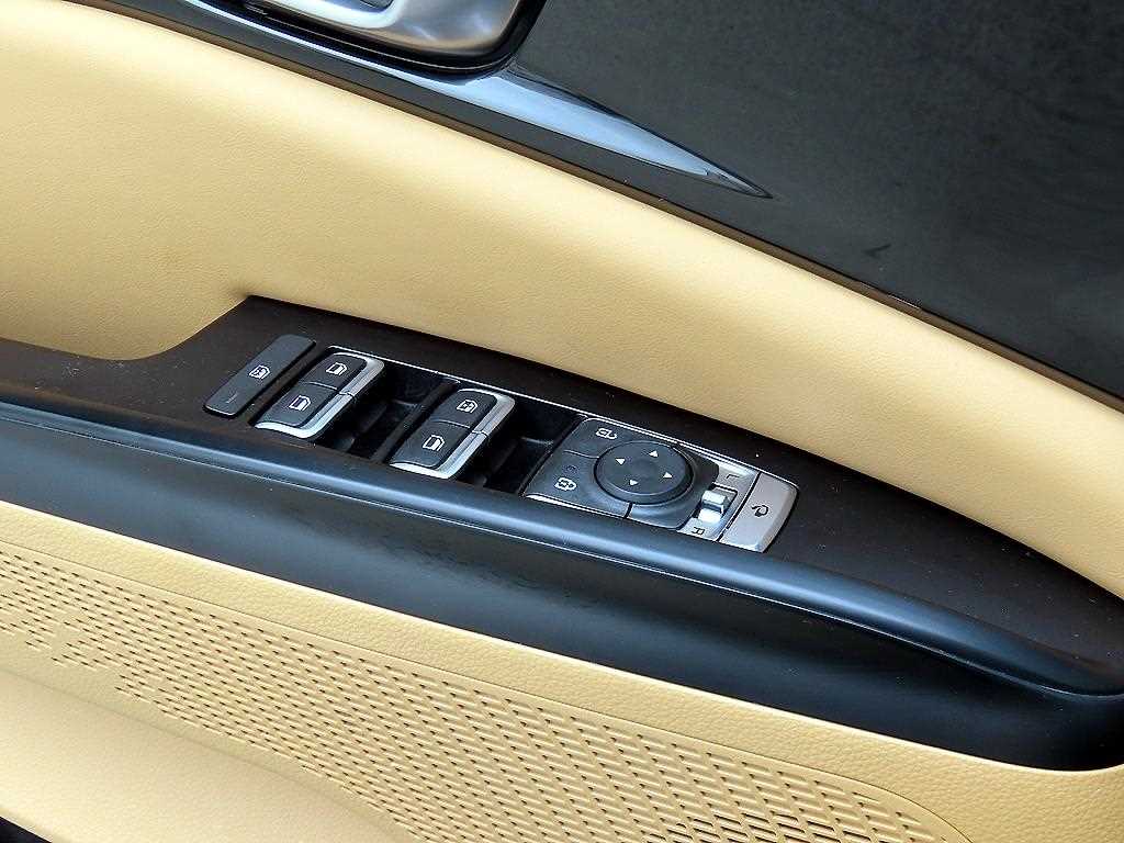 KIA Carnival - Vista 12