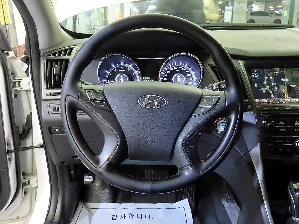 HYUNDAI Sonata - Vista 8