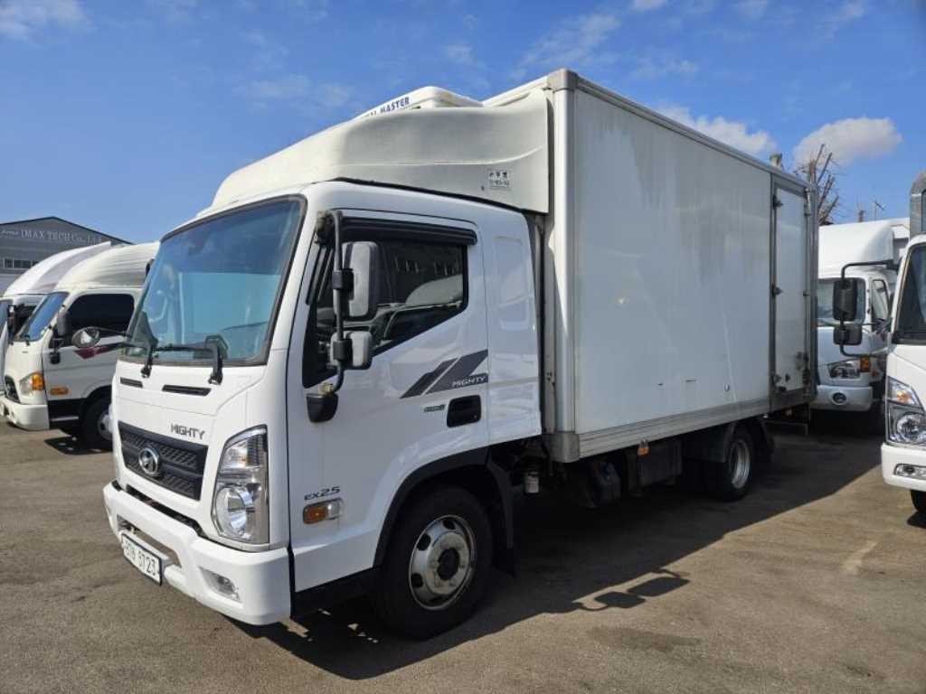 medium and large cargo truck - Vista 2