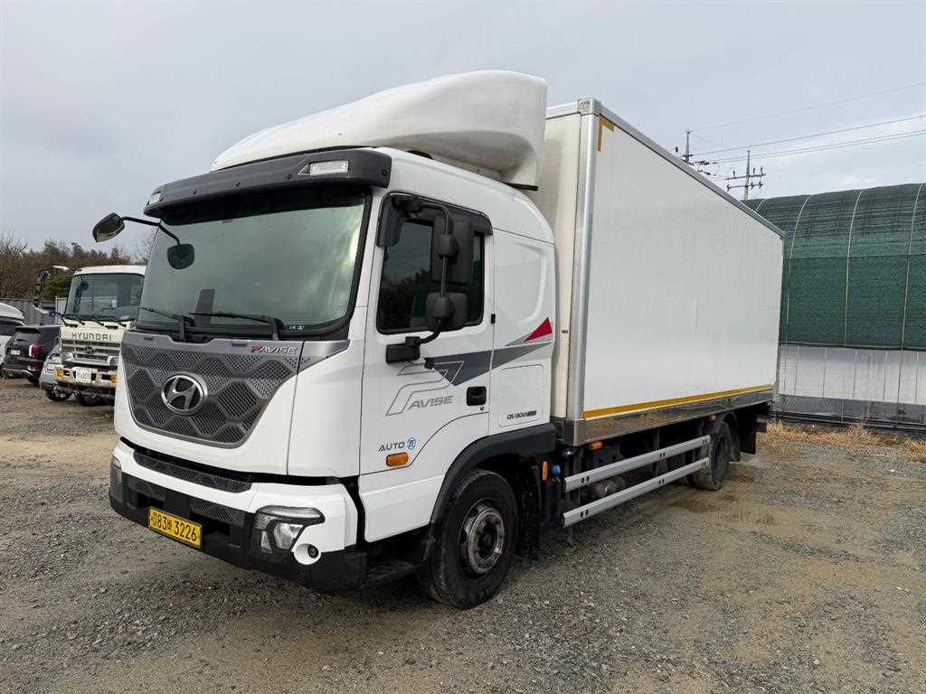 medium and large cargo truck - Vista 2