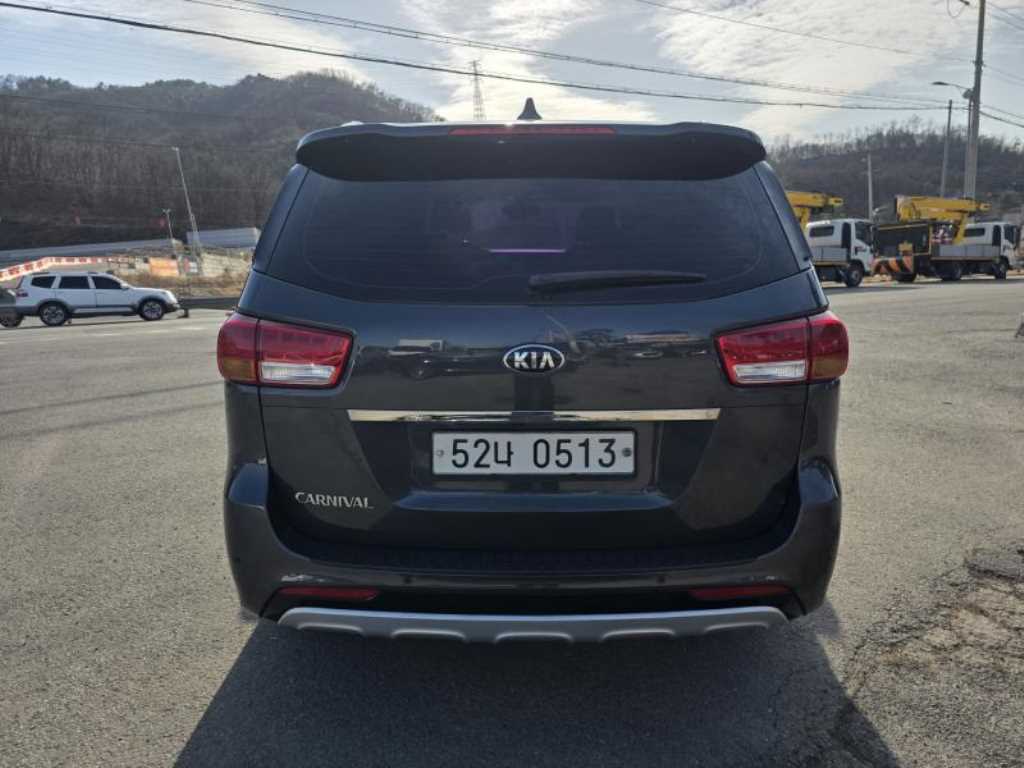 KIA Carnival - Vista 4