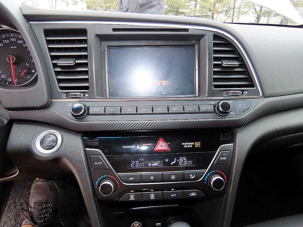 HYUNDAI Avante 2017 Blanco - Importación desde Corea - HF Imports Iquique - Foto 13