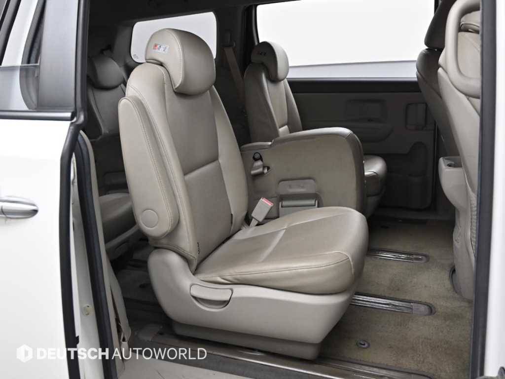 KIA Carnival - Vista 12