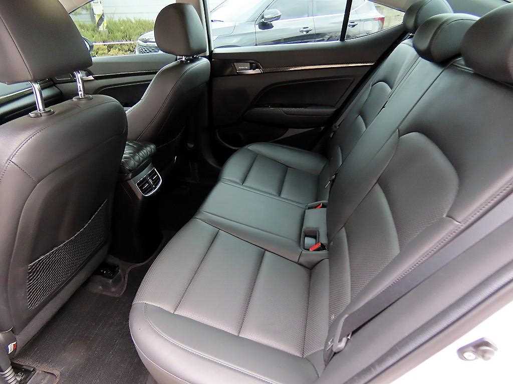 HYUNDAI Avante - Vista 6