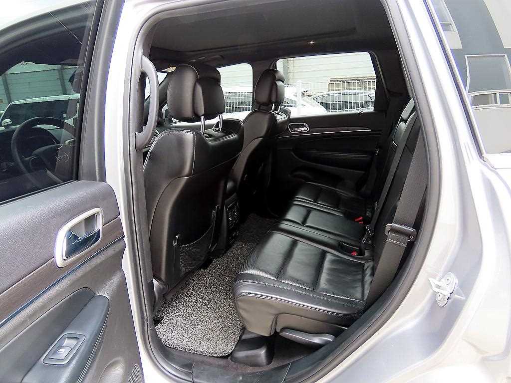 Jeep Cherokee - Vista 6