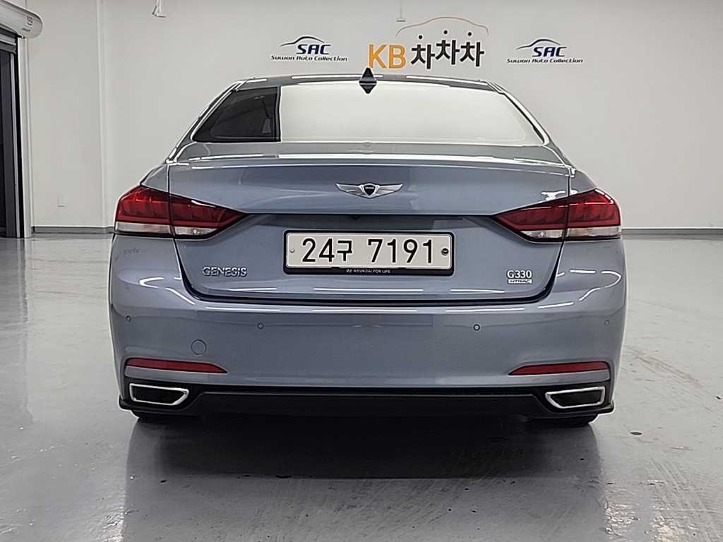 HYUNDAI Genesis - Vista 3