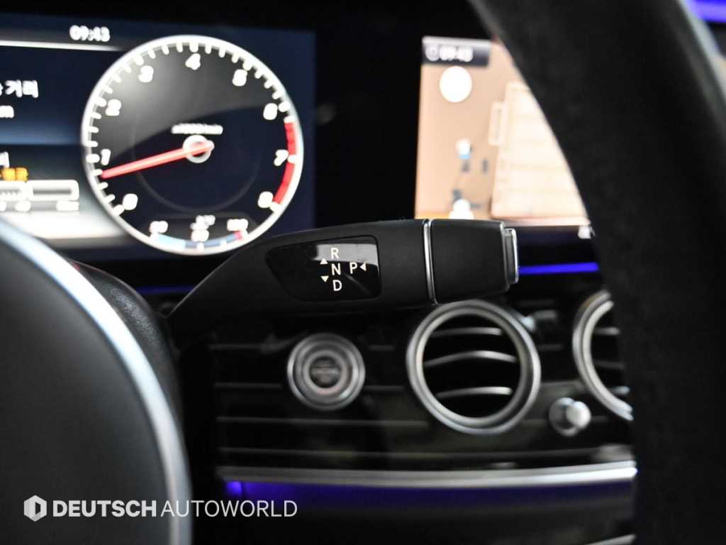 Mercedes Benz E class - Vista 9