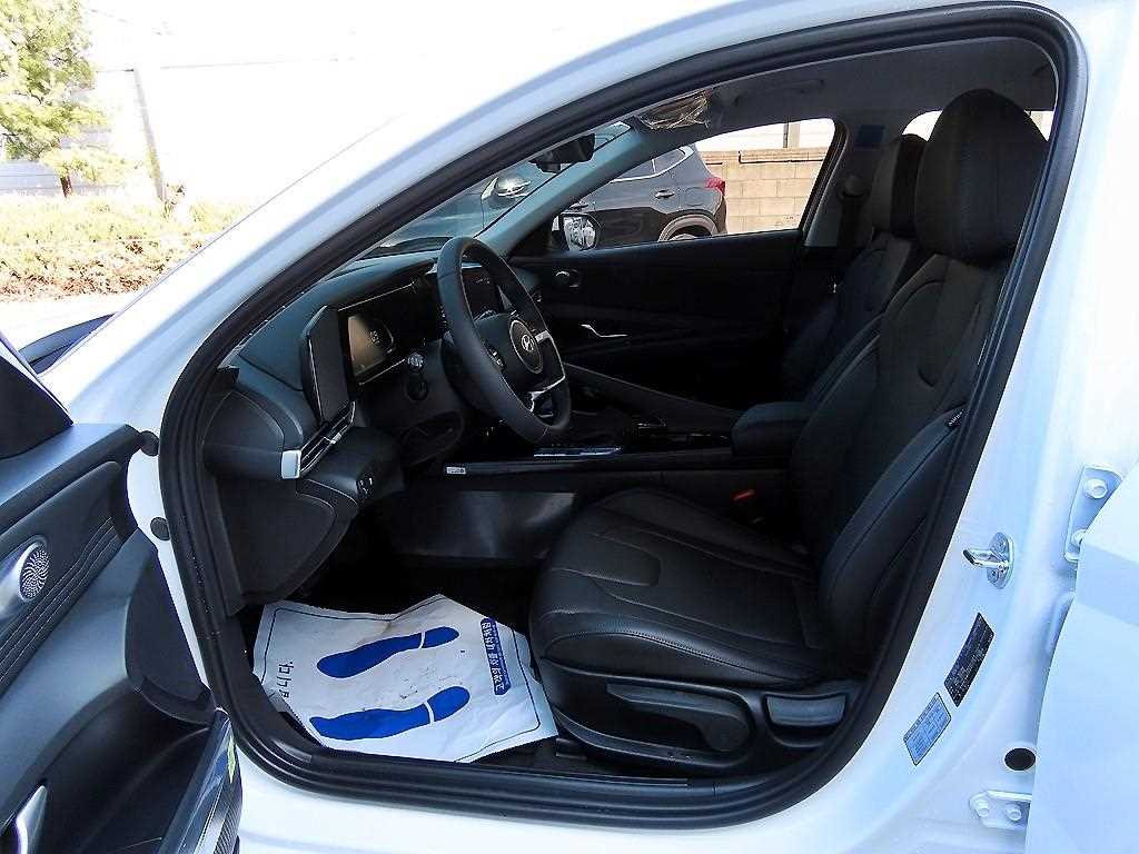 HYUNDAI Avante - Vista 5