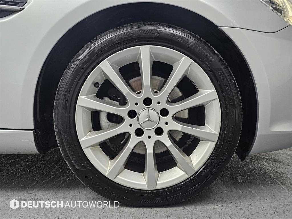 Mercedes Benz SLK Class - Vista 5