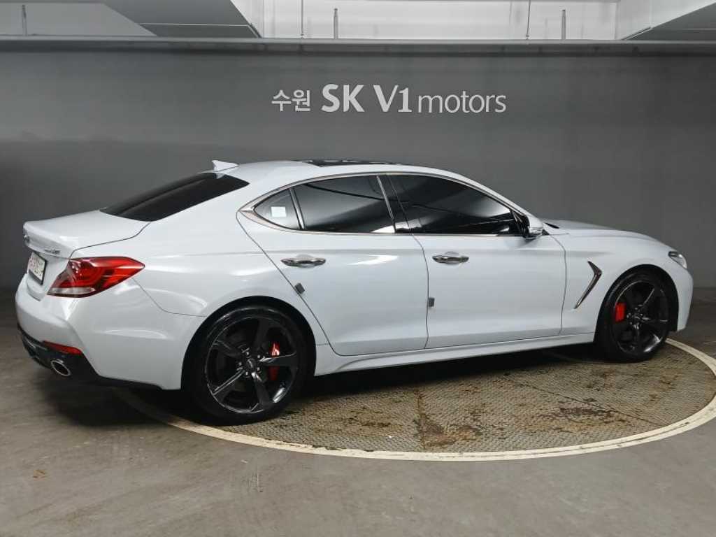 Genesis G70 - Vista 4