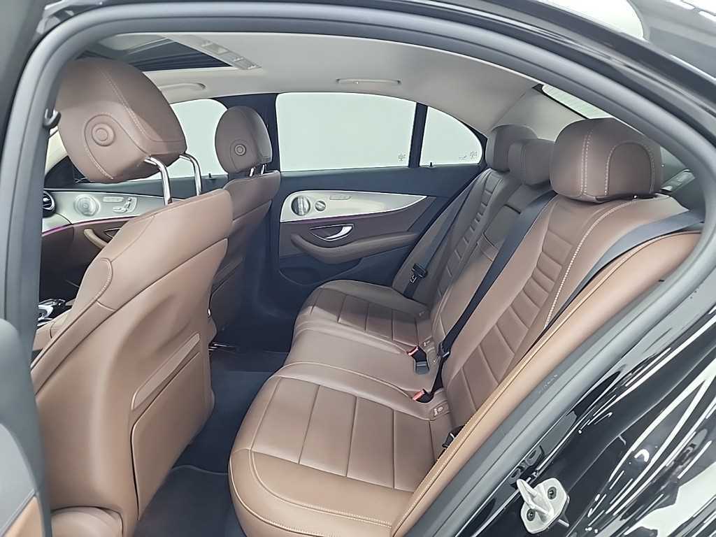 Mercedes Benz E class - Vista 12